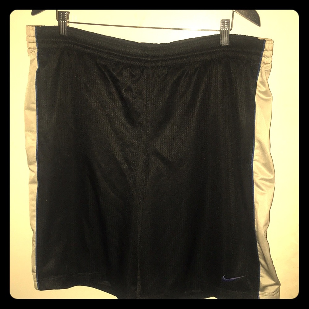 Worn Nike men’s large basketball shorts